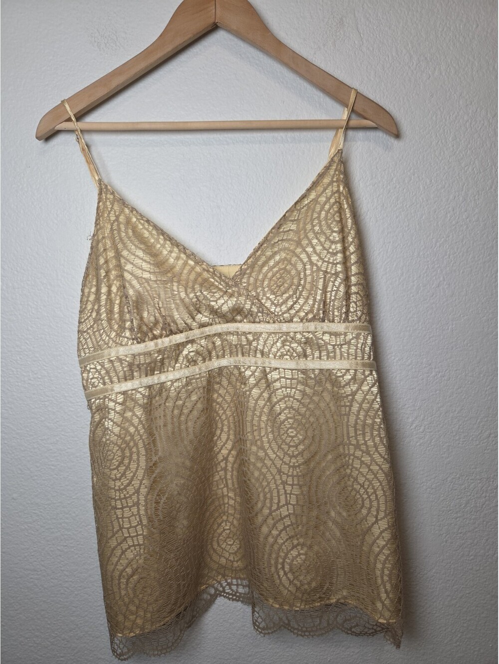 DAISY FUENTES Spaghetti Strap Lace Empire Waist Tank Top Size M gold/Tan